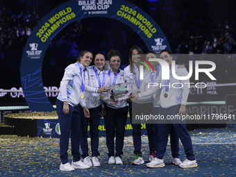 MALAGA, SPAIN - NOVEMBER 20: Jasmine Paolini of Italy and her teammates celebrates the victory after winners the Billie Jean King Cup Finals...