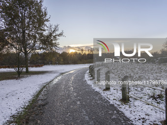 First winter weather of the season with snow hit the Netherlands as spotted before the sunset. Low temperatures with wet snow conditions occ...