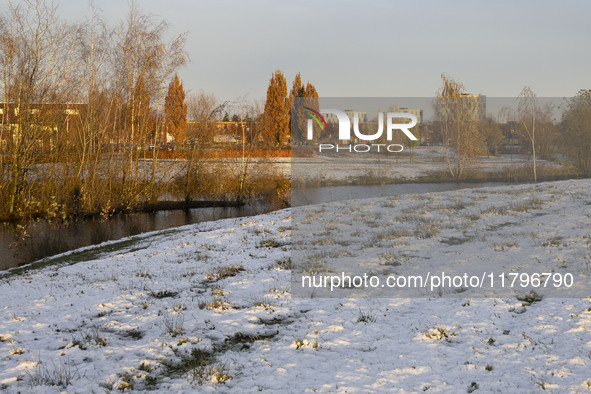 First winter weather of the season with snow hit the Netherlands as spotted before the sunset. Low temperatures with wet snow conditions occ...