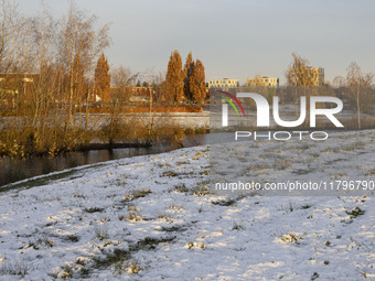 First winter weather of the season with snow hit the Netherlands as spotted before the sunset. Low temperatures with wet snow conditions occ...