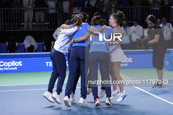 MALAGA, SPAIN - NOVEMBER 20: Jasmine Paolini of Italy and her teammates celebrates the victory after winners the Billie Jean King Cup Finals...