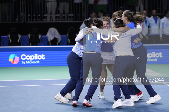 MALAGA, SPAIN - NOVEMBER 20: Jasmine Paolini of Italy and her teammates celebrates the victory after winners the Billie Jean King Cup Finals...