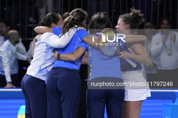 MALAGA, SPAIN - NOVEMBER 20: Jasmine Paolini of Italy and her teammates celebrates the victory after winners the Billie Jean King Cup Finals...