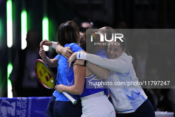 MALAGA, SPAIN - NOVEMBER 20: Jasmine Paolini of Italy and her teammates celebrates the victory after winners the Billie Jean King Cup Finals...