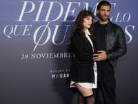 At a photocall for ''Pideme lo que Quieras'' in Madrid, Spain, on November 21, 2024, Gabriela Andrada and Mario Ermito pose. (