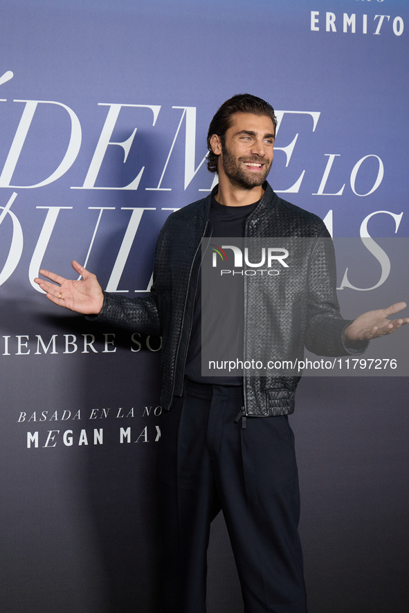 At a photocall for ''Pideme lo que Quieras'' in Madrid, Spain, on November 21, 2024, Mario Ermito poses. 