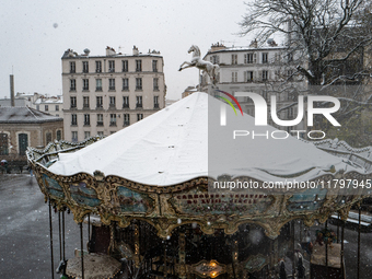 The view from Montmartre shows heavy snowfall as Paris is under the second highest weather warning by the French national weather service fo...