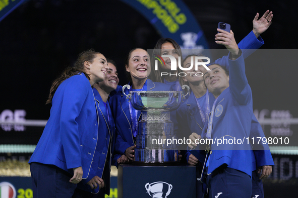 MALAGA, SPAIN - NOVEMBER 20: (L-R) Lucia Bronzetti,  Jasmine Paolini, Elisabetta Cocciaretto, Tathiana Garbin, Sara Errani and Martina Trevi...