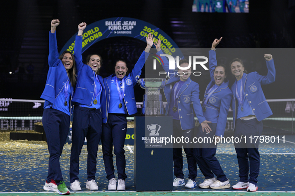 MALAGA, SPAIN - NOVEMBER 20: (L-R) Tathiana Garbin, Lucia Bronzetti,  Elisabetta Cocciaretto, Jasmine Paolini, Martina Trevisan, Sara Errani...