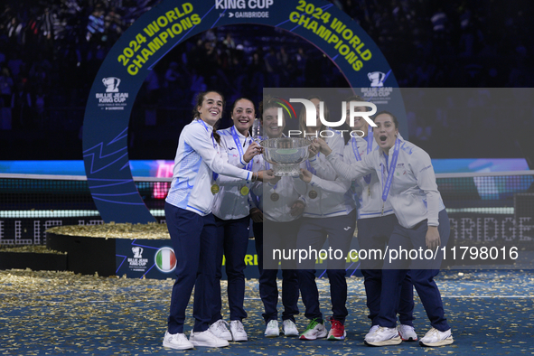 MALAGA, SPAIN - NOVEMBER 20: (L-R) Lucia Bronzetti,  Elisabetta Cocciaretto, Jasmine Paolini, Tathiana Garbin, Martina Trevisan, Sara Errani...