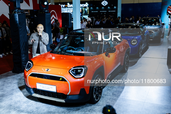 Jin Han Ng, Sales Manager and Product Manager for MINI Asia, explains the All-Electric MINI Aceman during The Gaikindo Jakarta Auto Week in...