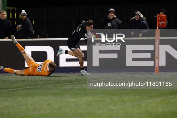 Ben Stevenson of Newcastle Falcons beats Tom Curtis of Sale Sharks to score in the corner during the Premiership Cup Group A match between N...