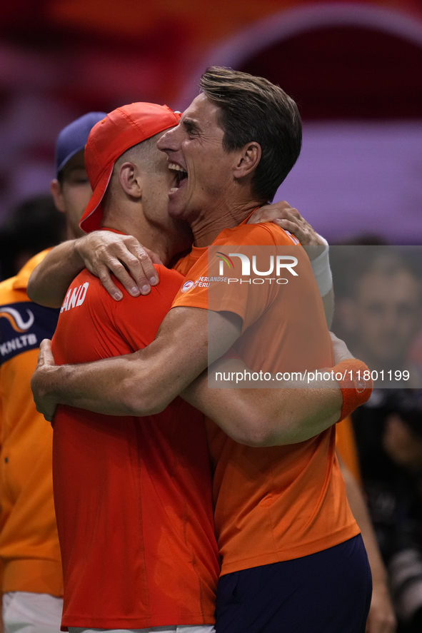 MALAGA, SPAIN - NOVEMBER 22: Tallon Griekspoor of Team Netherlands celebrates the victory with his captain 
Paul Haarhuis after winning his...