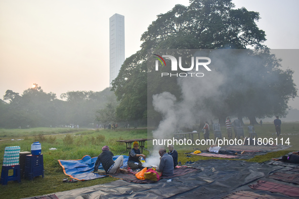 People burn fires, causing smoke on a smoggy morning in Kolkata, India, on November 24, 2024. 