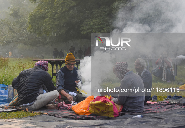 People burn fires, causing smoke on a smoggy morning in Kolkata, India, on November 24, 2024. 