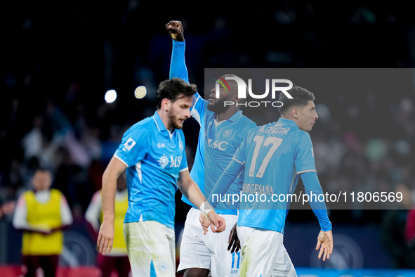 Romelu Lukaku of SSC Napoli celebrates after scoring first goal during the serie Serie A Enilive match between SSC Napoli and AS Roma at Sta...