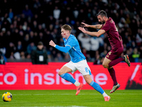 Scott McTominay of SSC Napoli and Bryan Cristante of AS Roma compete for the ball during the serie Serie A Enilive match between SSC Napoli...