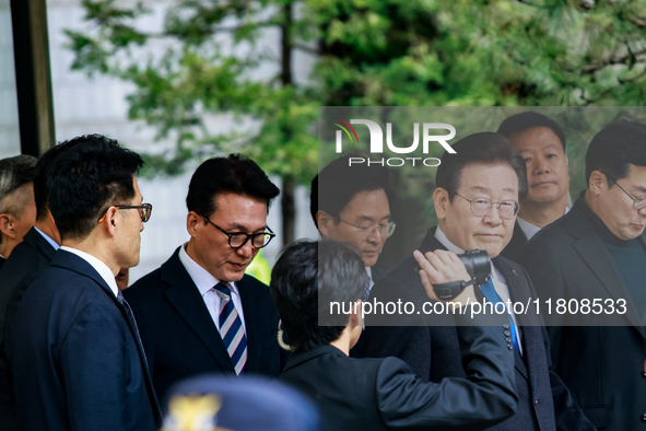 Lee Jae-myung (center), leader of the Democratic Party of Korea, leaves the Seoul Central District Court in Seocho-gu, Seoul, on November 25...