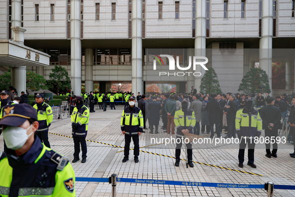 Democratic Party lawmakers wait for the verdict of their leader, Lee Jae-myung, at the Seoul Central District Court in Seocho-gu, Seoul, on...