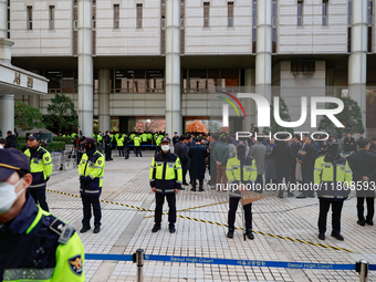 Democratic Party lawmakers wait for the verdict of their leader, Lee Jae-myung, at the Seoul Central District Court in Seocho-gu, Seoul, on...