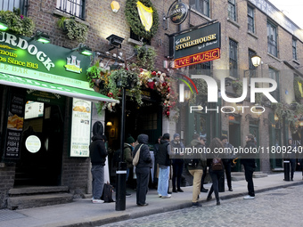 General view of the street of Temple Bar in Dublin, Ireland, on November 2024 (