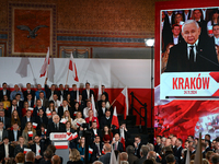 KRAKOW, POLAND - NOVEMBER 24:
Jaroslaw Kaczynski (Center left), leader of the opposition Law and Justice party, addresses the crowd during t...