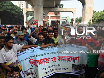 Battery-run Rickshaw Drivers Blocked A Key Road Intersection Demanding That The High Court Order To Stop Battery-run Rickshaw From Playing T...