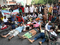 Battery-run Rickshaw Drivers Blocked A Key Road Intersection Demanding That The High Court Order To Stop Battery-run Rickshaw From Playing T...