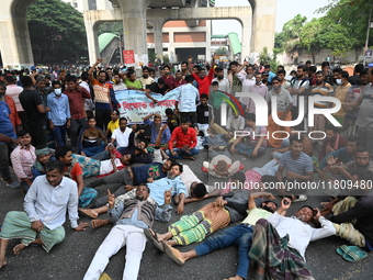 Battery-run Rickshaw Drivers Blocked A Key Road Intersection Demanding That The High Court Order To Stop Battery-run Rickshaw From Playing T...