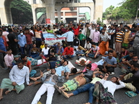 Battery-run Rickshaw Drivers Blocked A Key Road Intersection Demanding That The High Court Order To Stop Battery-run Rickshaw From Playing T...