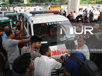 Battery-run Rickshaw Drivers Blocked A Key Road Intersection Demanding That The High Court Order To Stop Battery-run Rickshaw From Playing T...