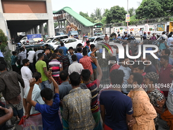 Battery-run Rickshaw Drivers Blocked A Key Road Intersection Demanding That The High Court Order To Stop Battery-run Rickshaw From Playing T...