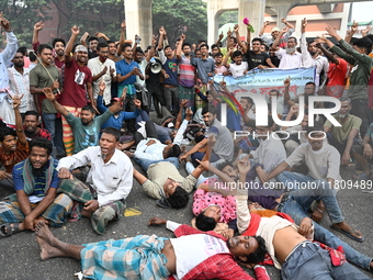 Battery-run Rickshaw Drivers Blocked A Key Road Intersection Demanding That The High Court Order To Stop Battery-run Rickshaw From Playing T...