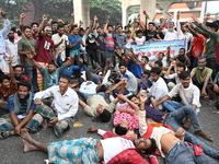 Battery-run Rickshaw Drivers Blocked A Key Road Intersection Demanding That The High Court Order To Stop Battery-run Rickshaw From Playing T...