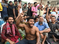 Battery-run Rickshaw Drivers Blocked A Key Road Intersection Demanding That The High Court Order To Stop Battery-run Rickshaw From Playing T...