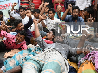 Battery-run Rickshaw Drivers Blocked A Key Road Intersection Demanding That The High Court Order To Stop Battery-run Rickshaw From Playing T...