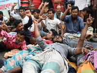 Battery-run Rickshaw Drivers Blocked A Key Road Intersection Demanding That The High Court Order To Stop Battery-run Rickshaw From Playing T...