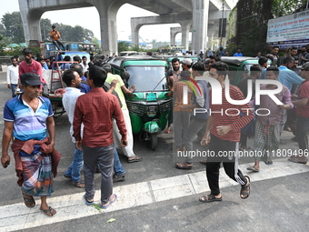 Battery-run Rickshaw Drivers Blocked A Key Road Intersection Demanding That The High Court Order To Stop Battery-run Rickshaw From Playing T...