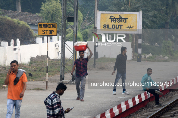 Indian people are seen at the railway station in Silout, Bihar, on November 24, 2024. 