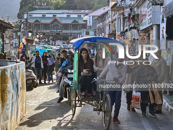 A crowd of people gathers along the Mall Road in Mussoorie, Uttarakhand, India, on April 18, 2024. (