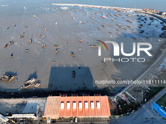 Fishing boats berth in the harbor to take shelter from the cold wave and wind at the central fishing port of Liandao in Lianyungang, Jiangsu...