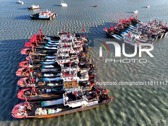 Fishing boats berth in the harbor to take shelter from the cold wave and wind at the central fishing port of Liandao in Lianyungang, Jiangsu...