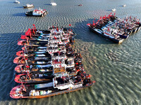 Fishing boats berth in the harbor to take shelter from the cold wave and wind at the central fishing port of Liandao in Lianyungang, Jiangsu...