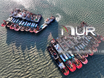 Fishing boats berth in the harbor to take shelter from the cold wave and wind at the central fishing port of Liandao in Lianyungang, Jiangsu...