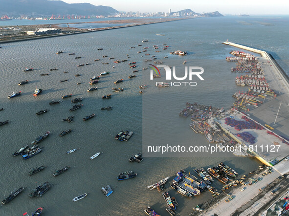 Fishing boats berth in the harbor to take shelter from the cold wave and wind at the central fishing port of Liandao in Lianyungang, Jiangsu...