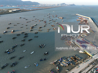 Fishing boats berth in the harbor to take shelter from the cold wave and wind at the central fishing port of Liandao in Lianyungang, Jiangsu...