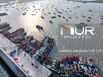 Fishing boats berth in the harbor to take shelter from the cold wave and wind at the central fishing port of Liandao in Lianyungang, Jiangsu...