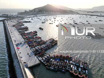 Fishing boats berth in the harbor to take shelter from the cold wave and wind at the central fishing port of Liandao in Lianyungang, Jiangsu...