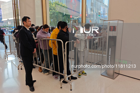 Customers line up outside Huawei's global flagship store to attend Huawei's Mate brand launch ceremony in Shanghai, China, on November 26, 2...