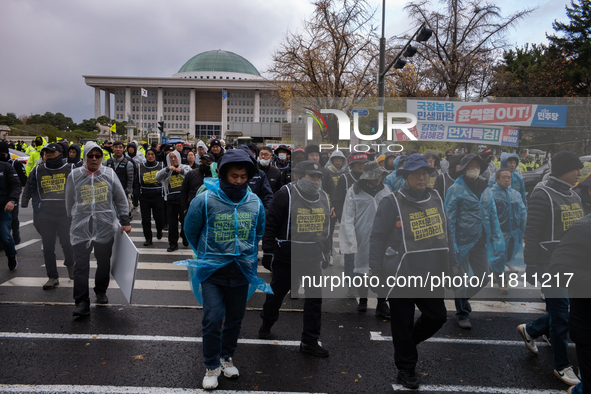 Over 100 members of the Cargo Truckers' Solidarity Division under the Korean Confederation of Trade Unions Public Transport Workers' Union l...